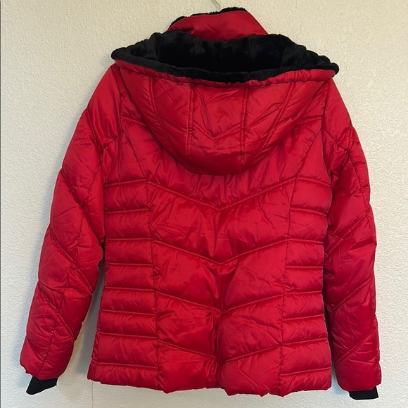 Red Nautica Women’s Puffer Jacket with Black Trim - Picture 4 of 11